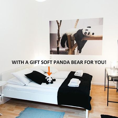 Black & White Apartment With A Gift Soft Panda 부다페스트 외부 사진