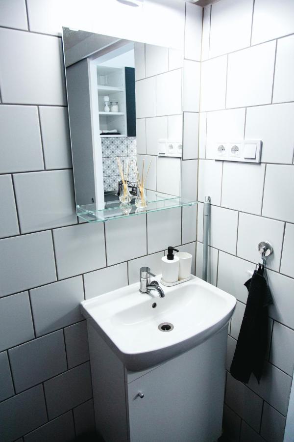 Black & White Apartment With A Gift Soft Panda 부다페스트 외부 사진