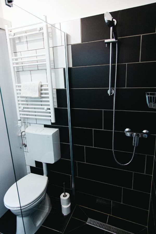 Black & White Apartment With A Gift Soft Panda 부다페스트 외부 사진