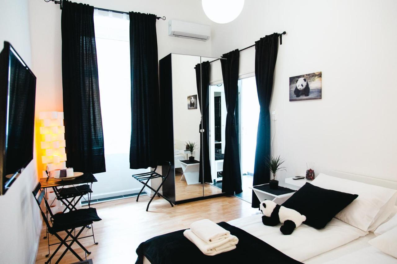Black & White Apartment With A Gift Soft Panda 부다페스트 외부 사진