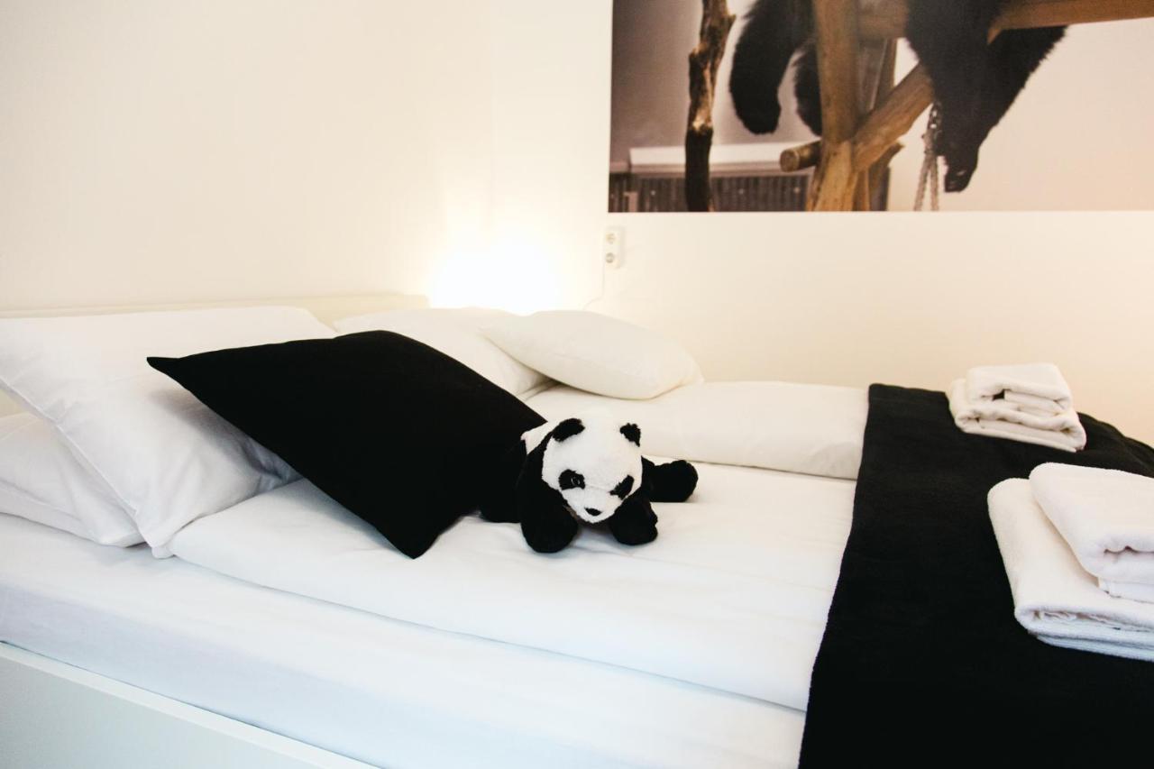 Black & White Apartment With A Gift Soft Panda 부다페스트 외부 사진