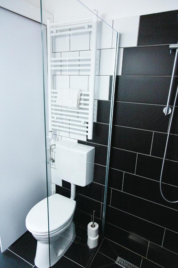 Black & White Apartment With A Gift Soft Panda 부다페스트 외부 사진