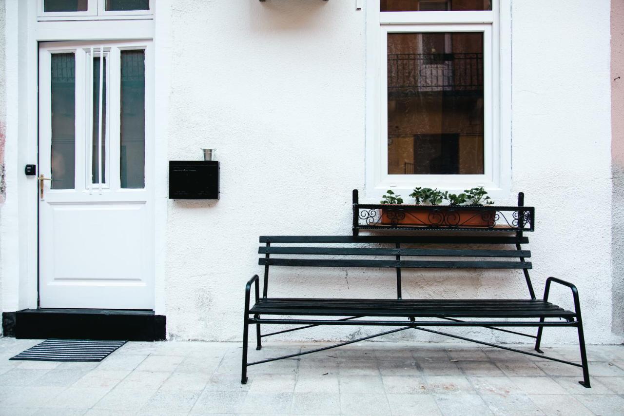 Black & White Apartment With A Gift Soft Panda 부다페스트 외부 사진
