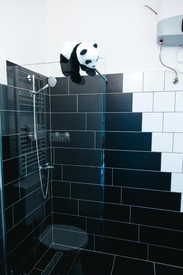 Black & White Apartment With A Gift Soft Panda 부다페스트 외부 사진