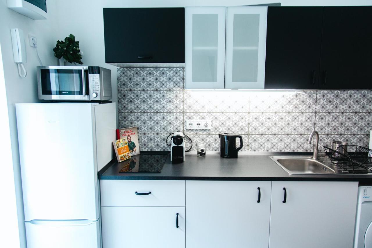 Black & White Apartment With A Gift Soft Panda 부다페스트 외부 사진