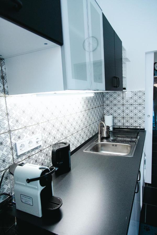 Black & White Apartment With A Gift Soft Panda 부다페스트 외부 사진