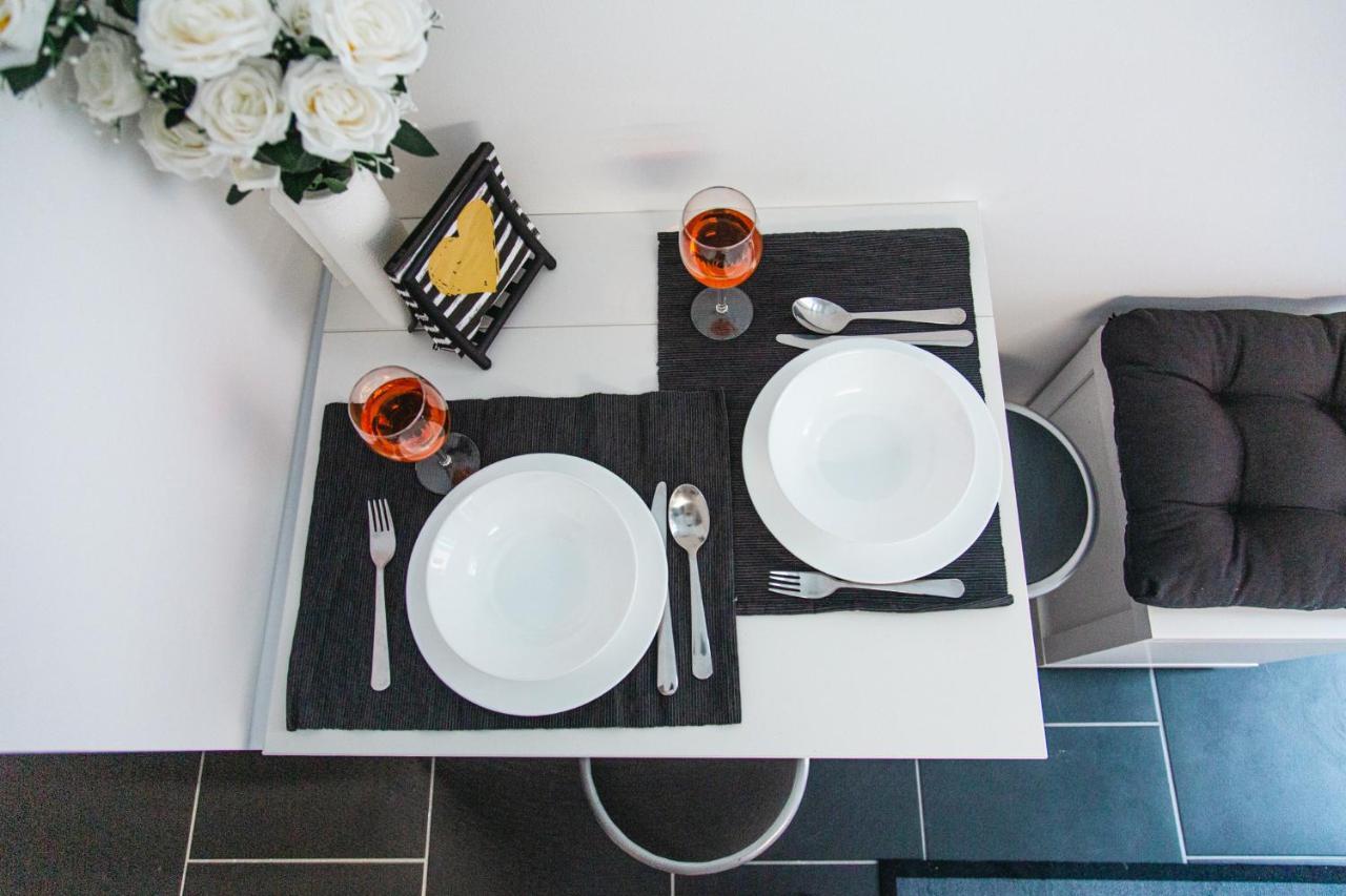 Black & White Apartment With A Gift Soft Panda 부다페스트 외부 사진