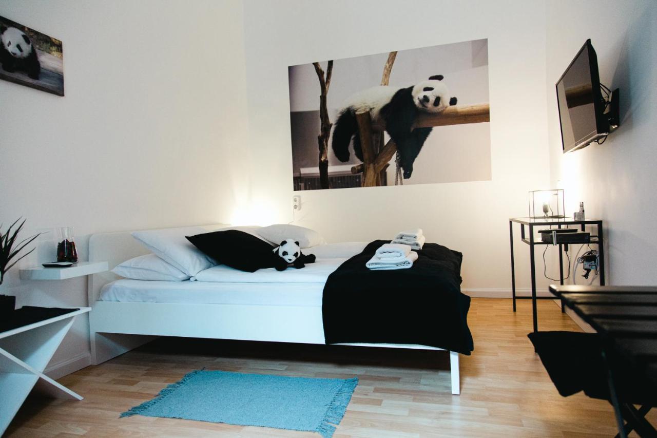 Black & White Apartment With A Gift Soft Panda 부다페스트 외부 사진