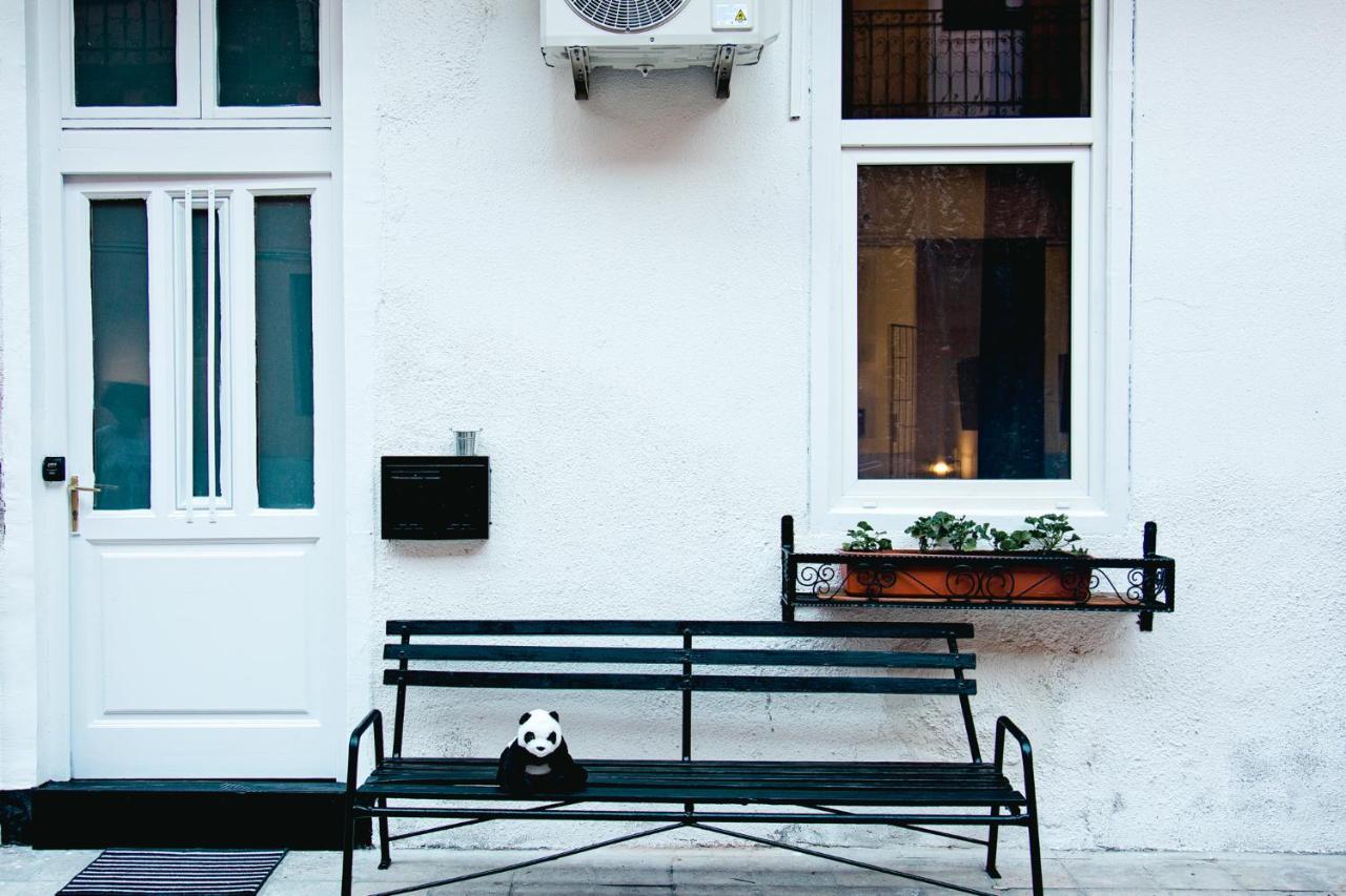 Black & White Apartment With A Gift Soft Panda 부다페스트 외부 사진