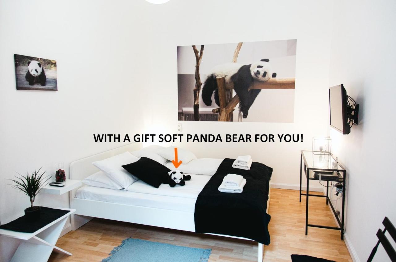 Black & White Apartment With A Gift Soft Panda 부다페스트 외부 사진